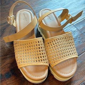 Universal Threads Wedges